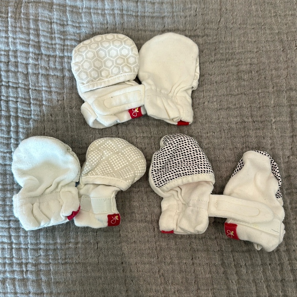 3 pairs goumikids reversible mittens. Each can be worn two ways per photos.